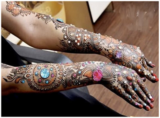 3 Dazzling Ways to Embellish Jagua or Henna Designs