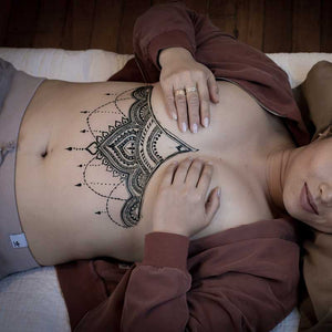under boob jagua henna mehndi tattoo design.